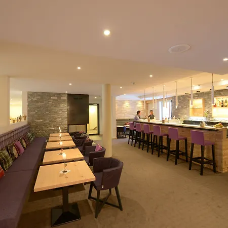 Alpenhotel Fleurs De 4* צרמט