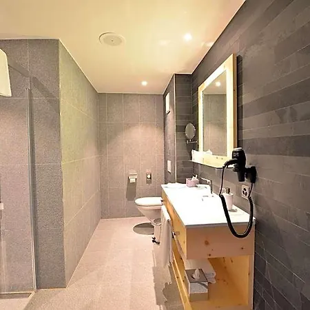 Alpenhotel Fleurs De מלון 4*