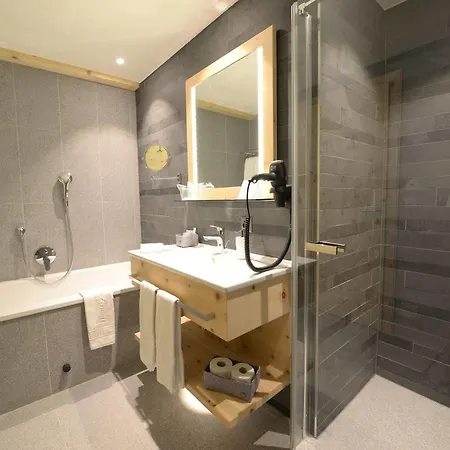 Otel Alpenhotel Fleurs De 4*