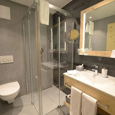 Alpenhotel Fleurs De 4* צרמט