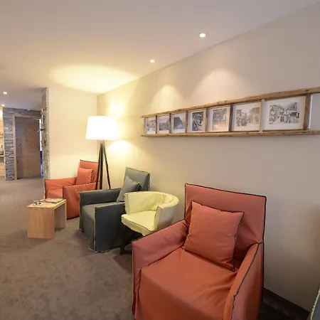 Alpenhotel Fleurs De 4* צרמט