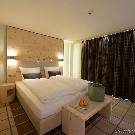 Alpenhotel Fleurs De 4* צרמט