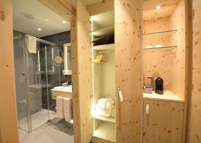 Alpenhotel Fleurs De Hotell